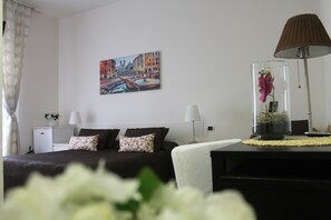 スタンダード 4 人部屋 | 高級寝具、羽毛の掛け布団、セーフティボックス (室内)、デスク