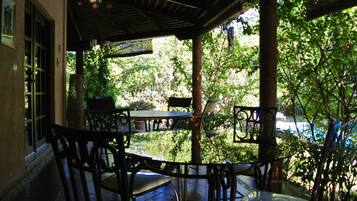 Daily cooked-to-order breakfast for a fee