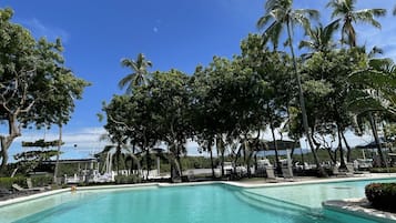 2 outdoor pools, sun loungers