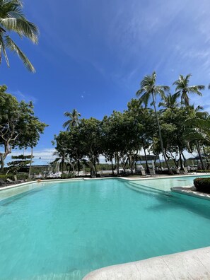 2 outdoor pools, pool loungers