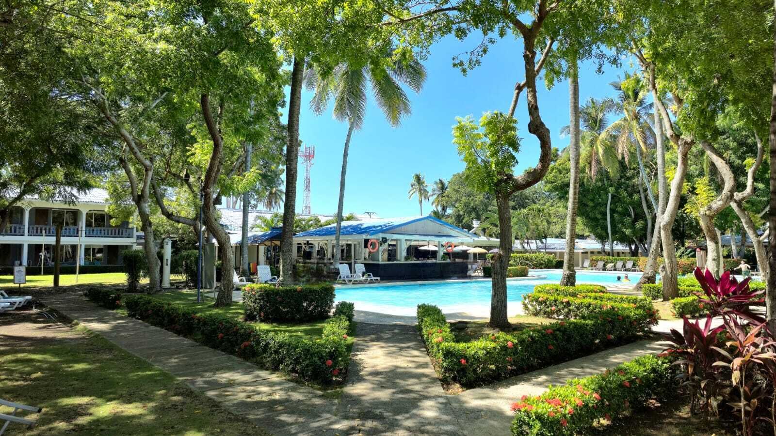 2 outdoor pools, sun loungers