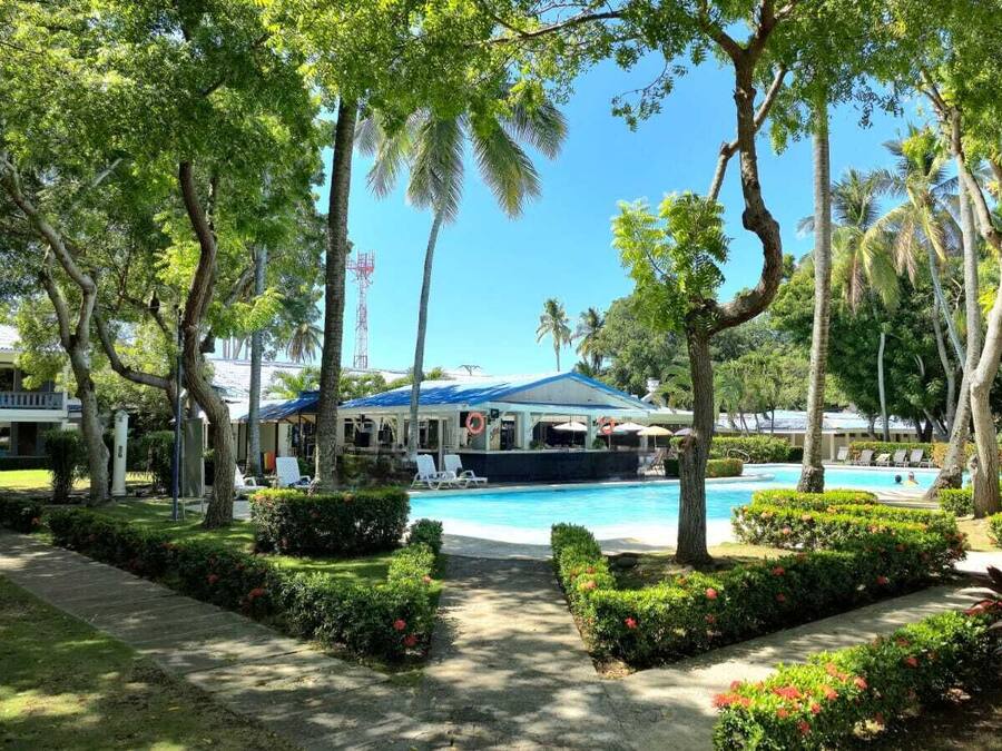 2 outdoor pools, sun loungers