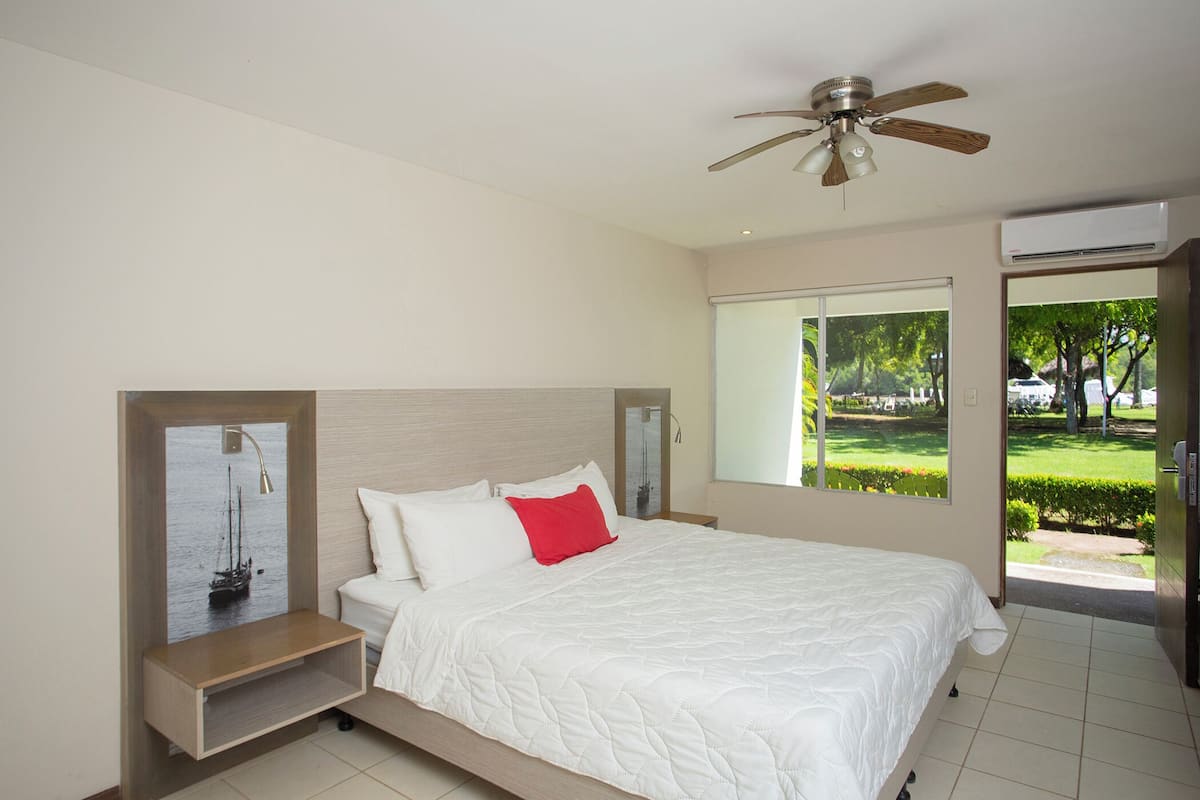 Standard Marina King | Ropa de cama de alta calidad, mobiliario individual, escritorio