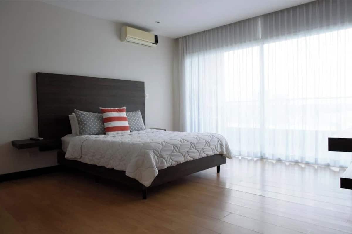 1 Bedroom Apartment with Balcony