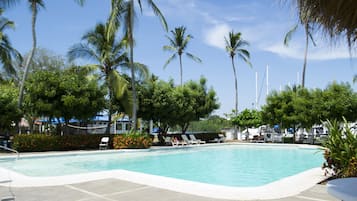 Kolam renang outdoor