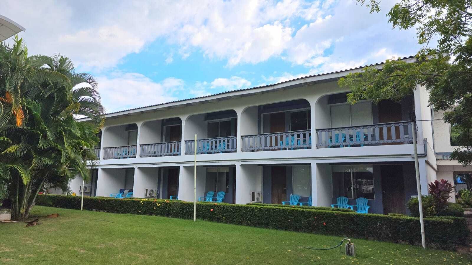 Hochwertige Bettwaren, individuell eingerichtet, Schreibtisch