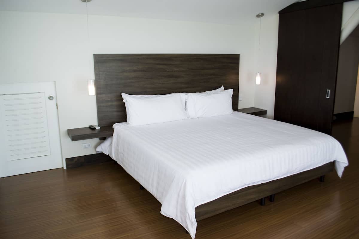1 chambre, literie de qualité supérieure, ameublement personnalisé