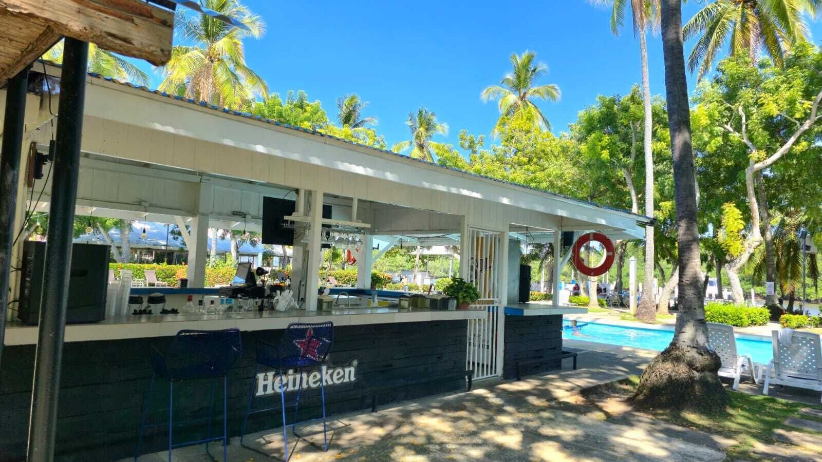 Poolbar