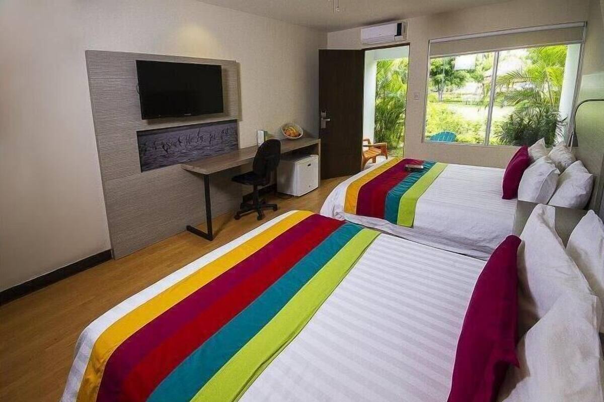 Ropa de cama de alta calidad, escritorio, wifi gratis