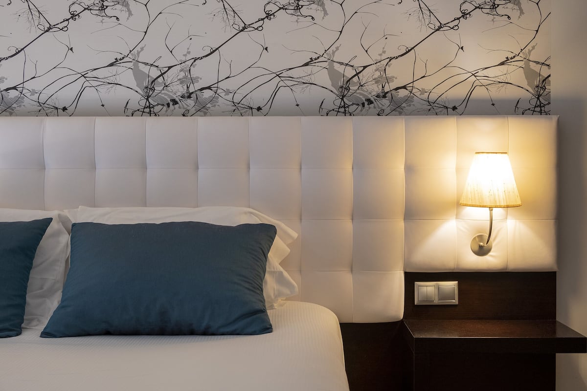 double room | 1 bedroom, minibar, in-room safe, desk