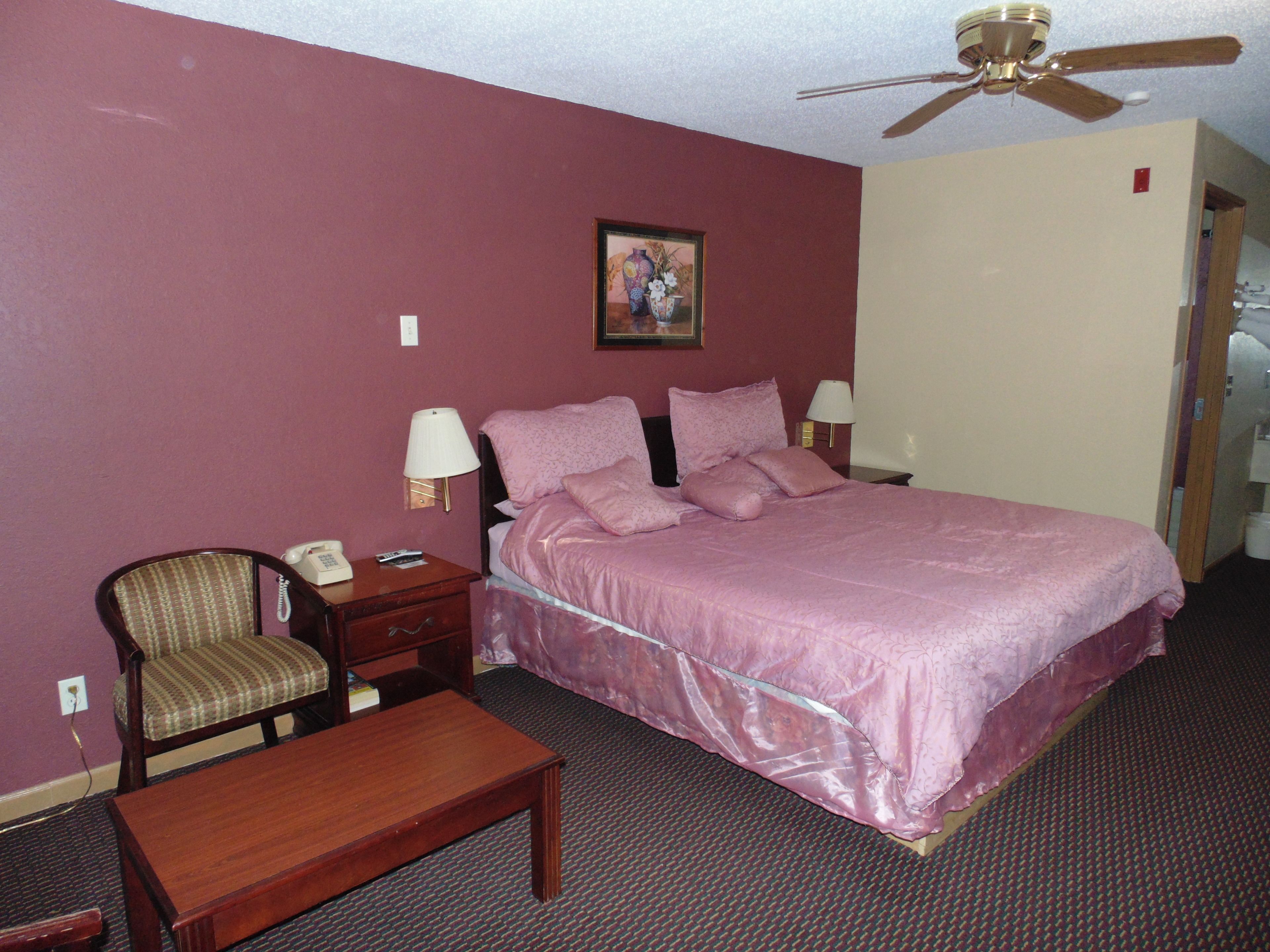 Executive Suite, Smoking | Desk, free WiFi, bed sheets