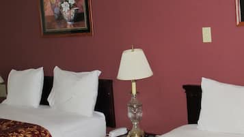Chambre, 2 grands lits, fumeur | Bureau, accès au Wi-Fi (inclus), literie fournie