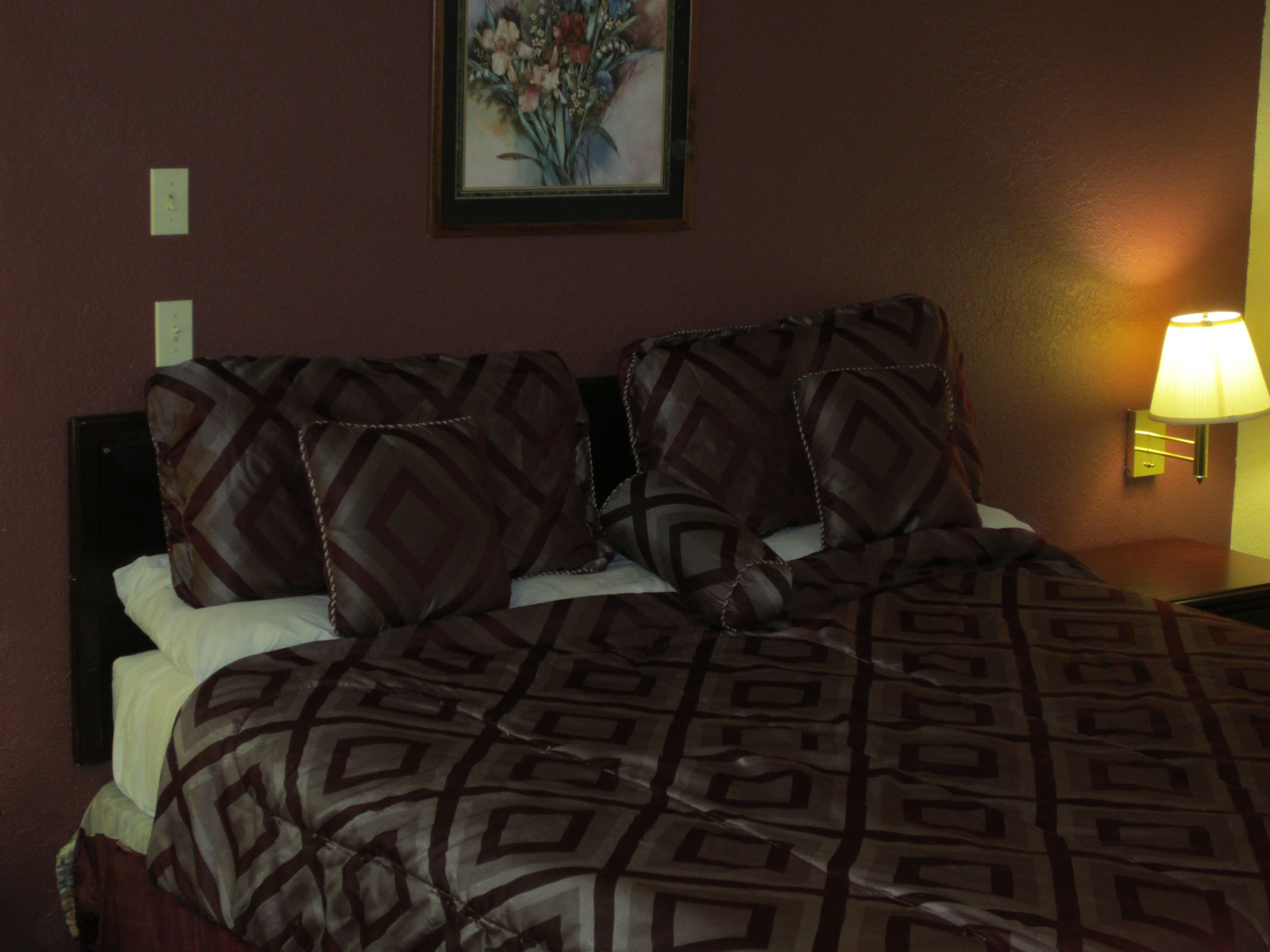 Executive Suite, Smoking | Desk, free WiFi, bed sheets