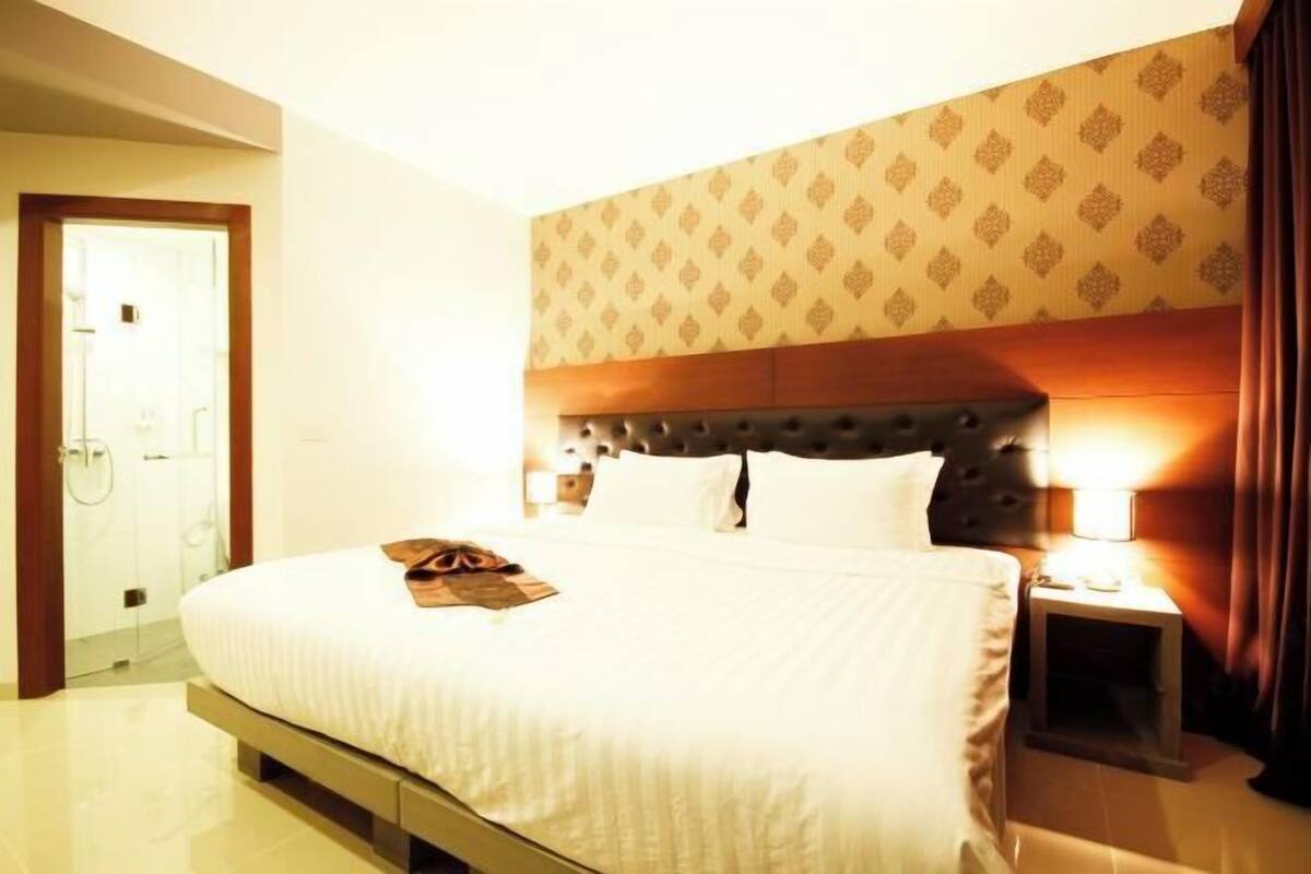 Minibar, coffre-fort, bureau, rideaux d’obscurcissement