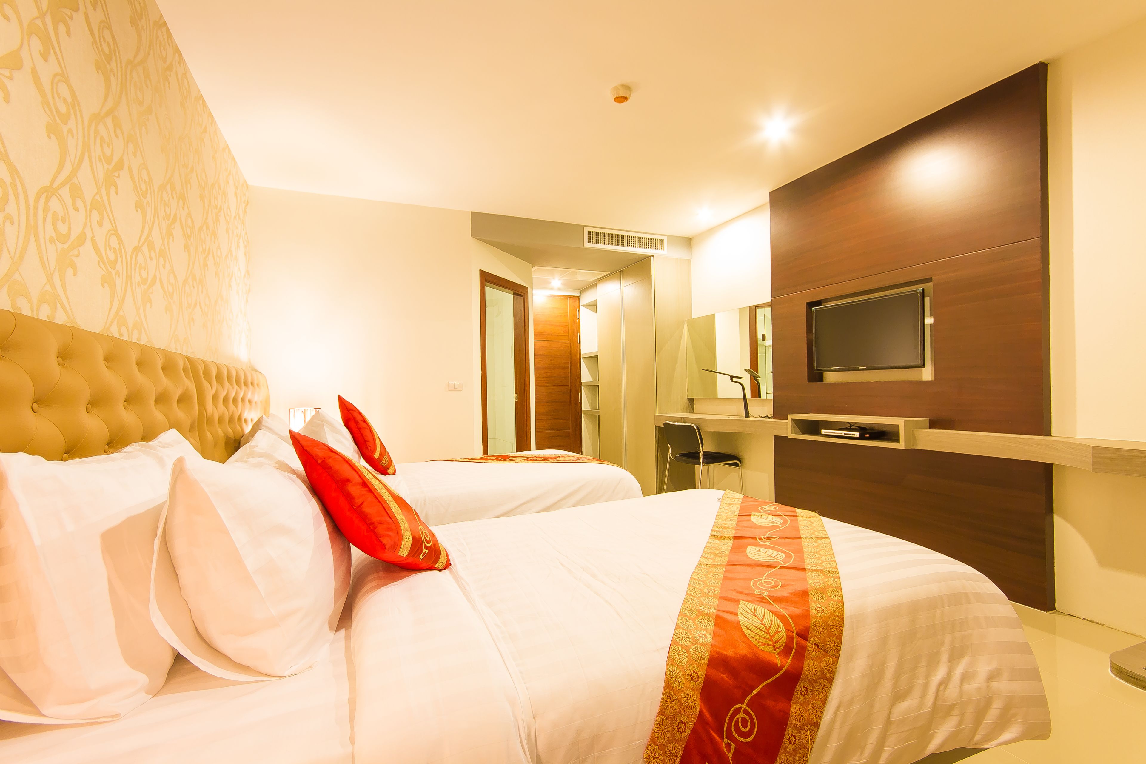 Minibar, in-room safe, desk, blackout curtains