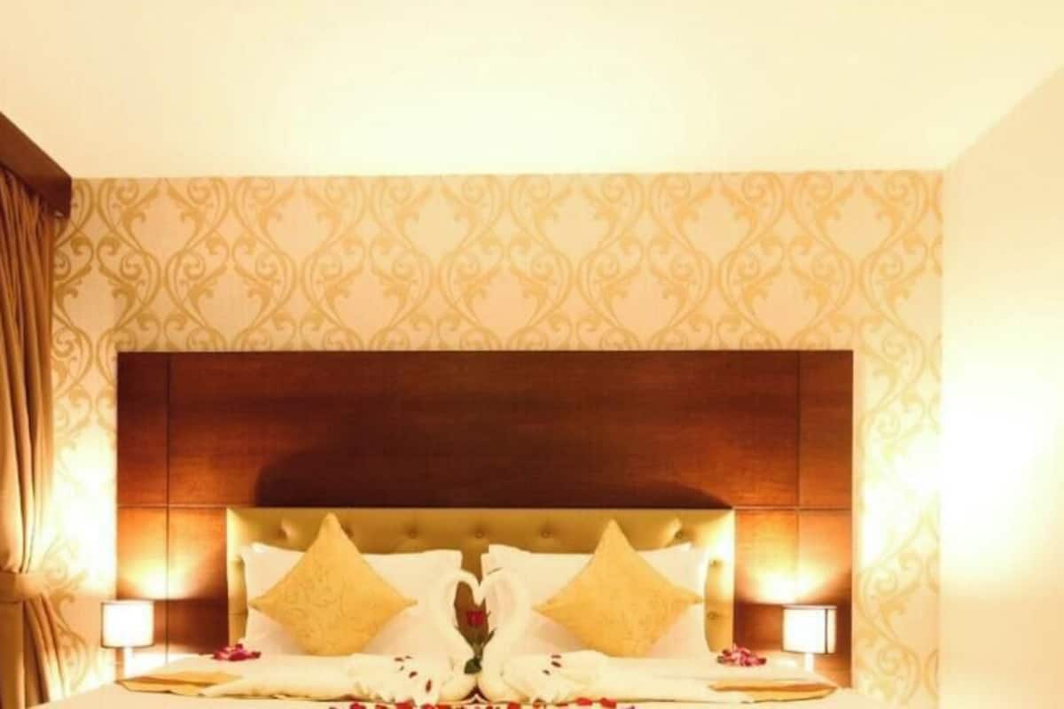 Standard Double Room, 1 Double Bed | Minibar, in-room safe, desk, blackout drapes