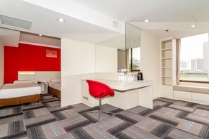 Family Deluxe | In-room safe, free WiFi, bed sheets - Ymca @ One Orchard (Singapore)