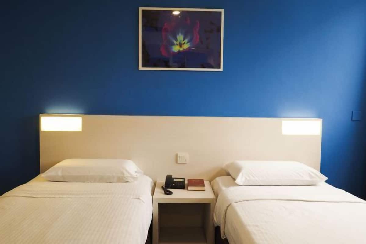 In-room safe, free WiFi, bed sheets