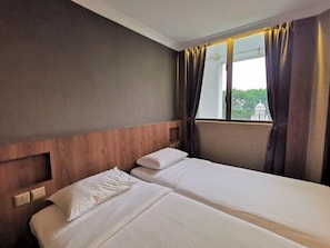In-room safe, free WiFi, bed sheets - Ymca @ One Orchard (Singapore)