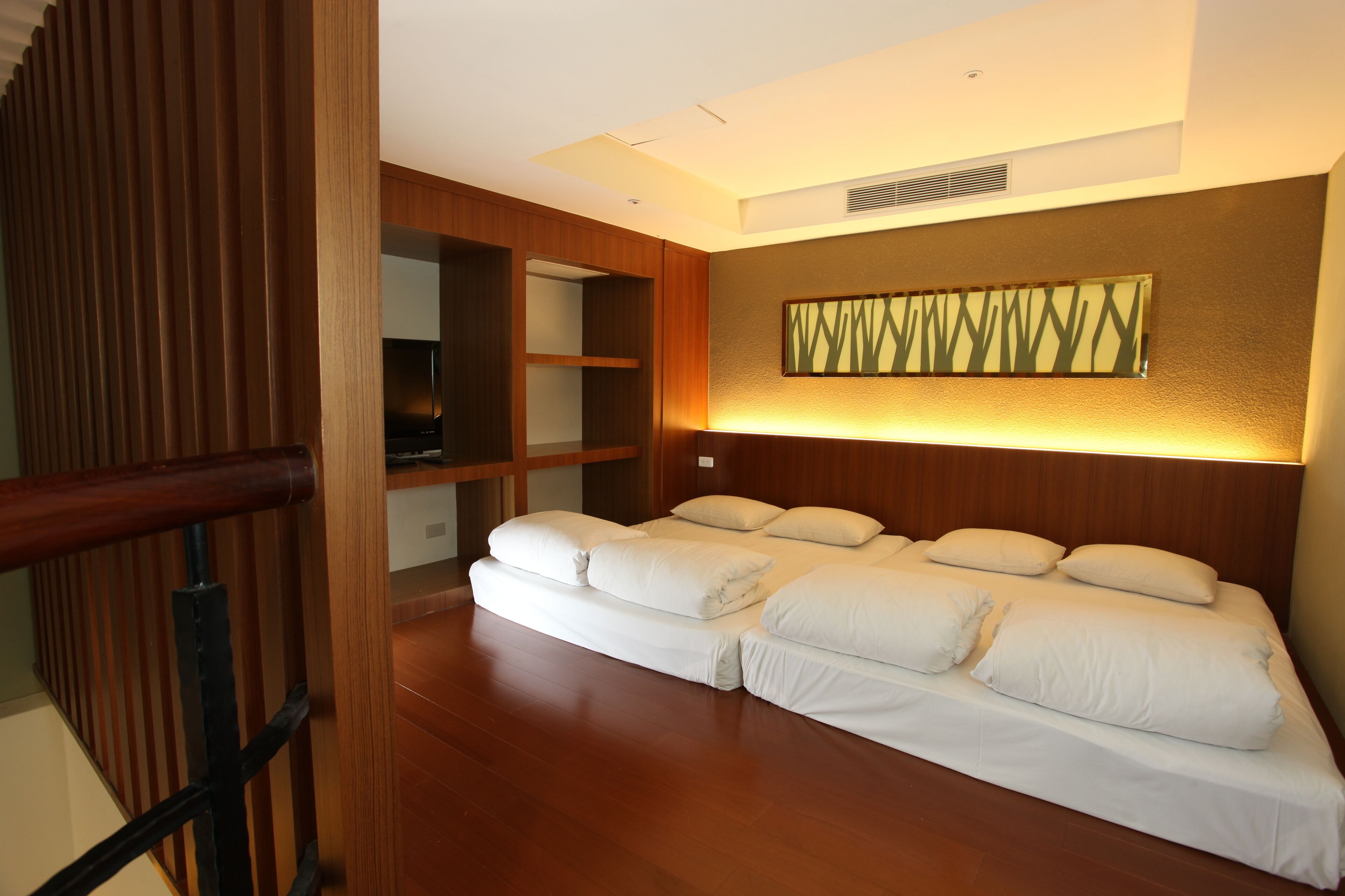 1 bedroom, premium bedding, minibar, in-room safe