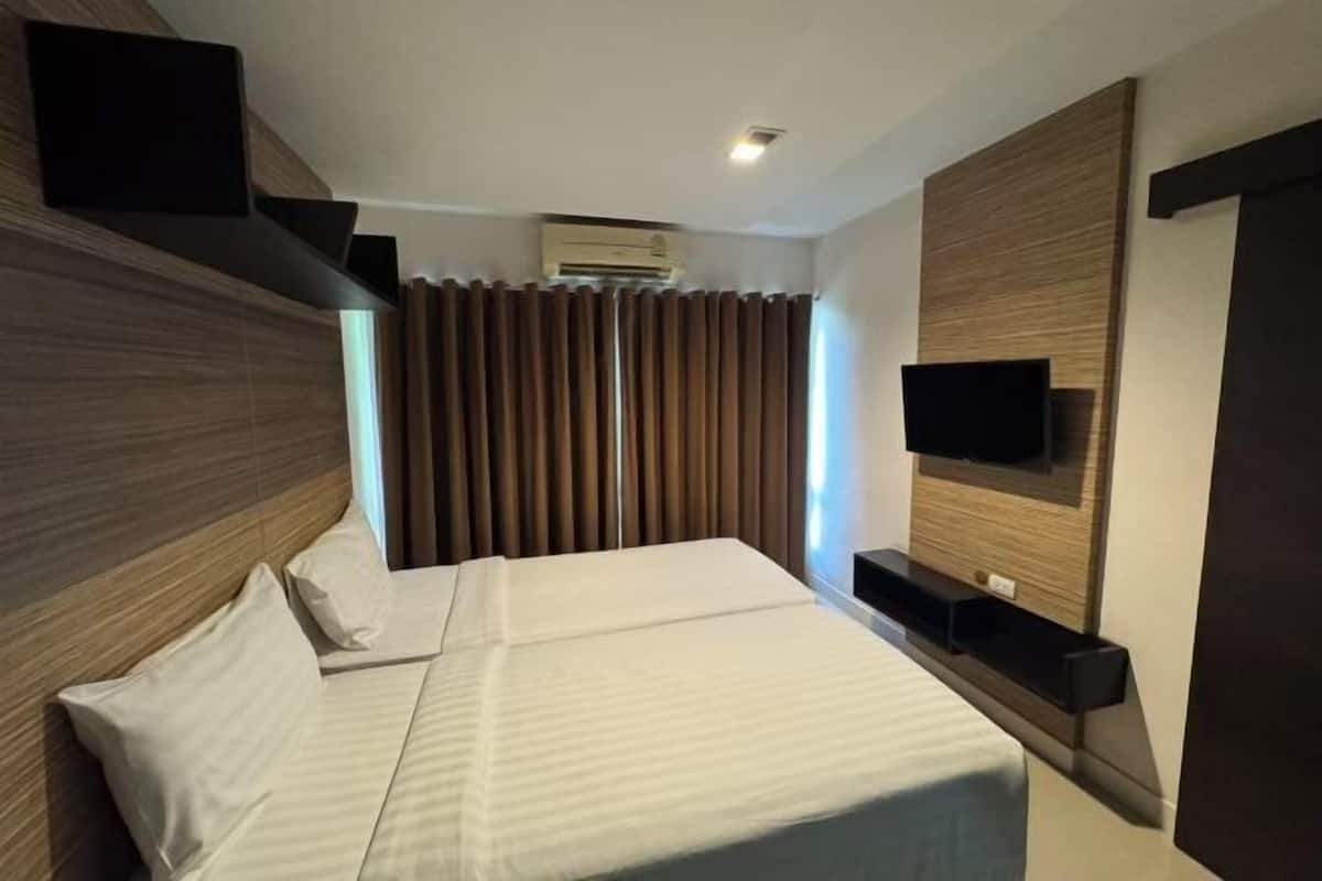 1 bedroom, minibar, desk, free WiFi