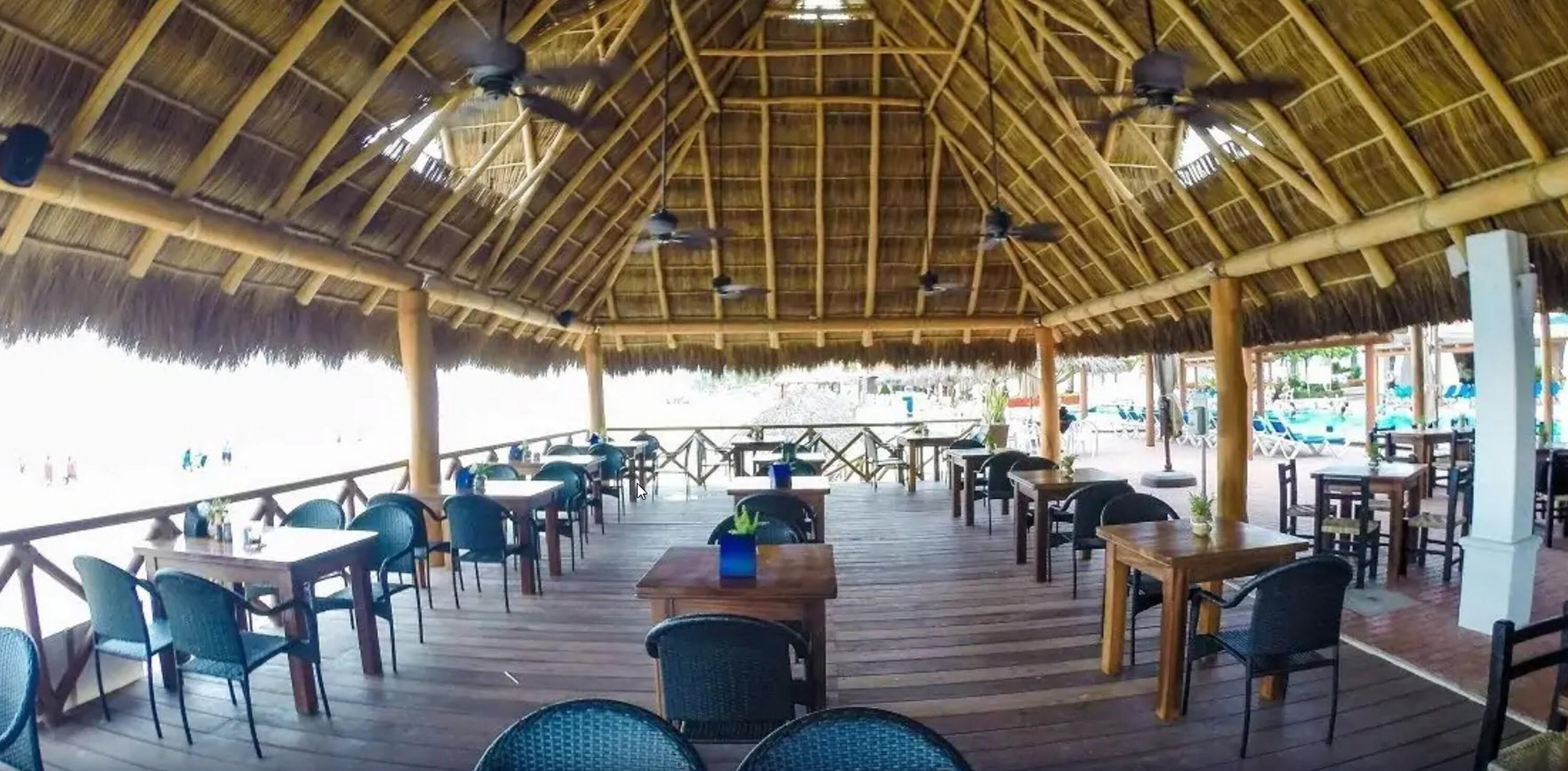 Breakfast, lunch, dinner served; Regional cuisine, beach views 