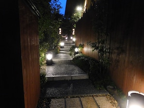 Front of property – evening/night - Hakone Ryori Yado Kyuan (Hakone)