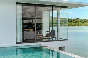 Ocean Pool Villa (King Bed or Twin Bed) | Utsikt mot strand/hav