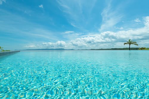 Piscina all'aperto, cabine incluse nel prezzo, lettini