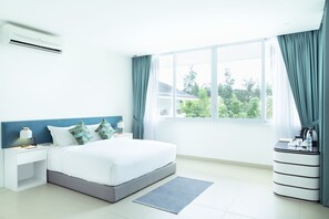 Cove Corner Suite | Minibar, safe på rommet, skrivebord og blendingsgardiner