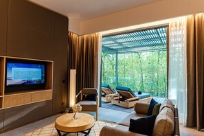 Minibar, in-room safe, desk, blackout curtains - Cove 55 (Kuching)