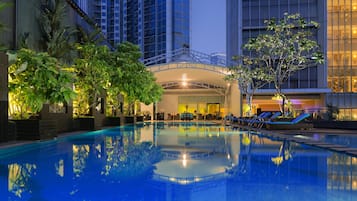 Outdoor pool, sun loungers