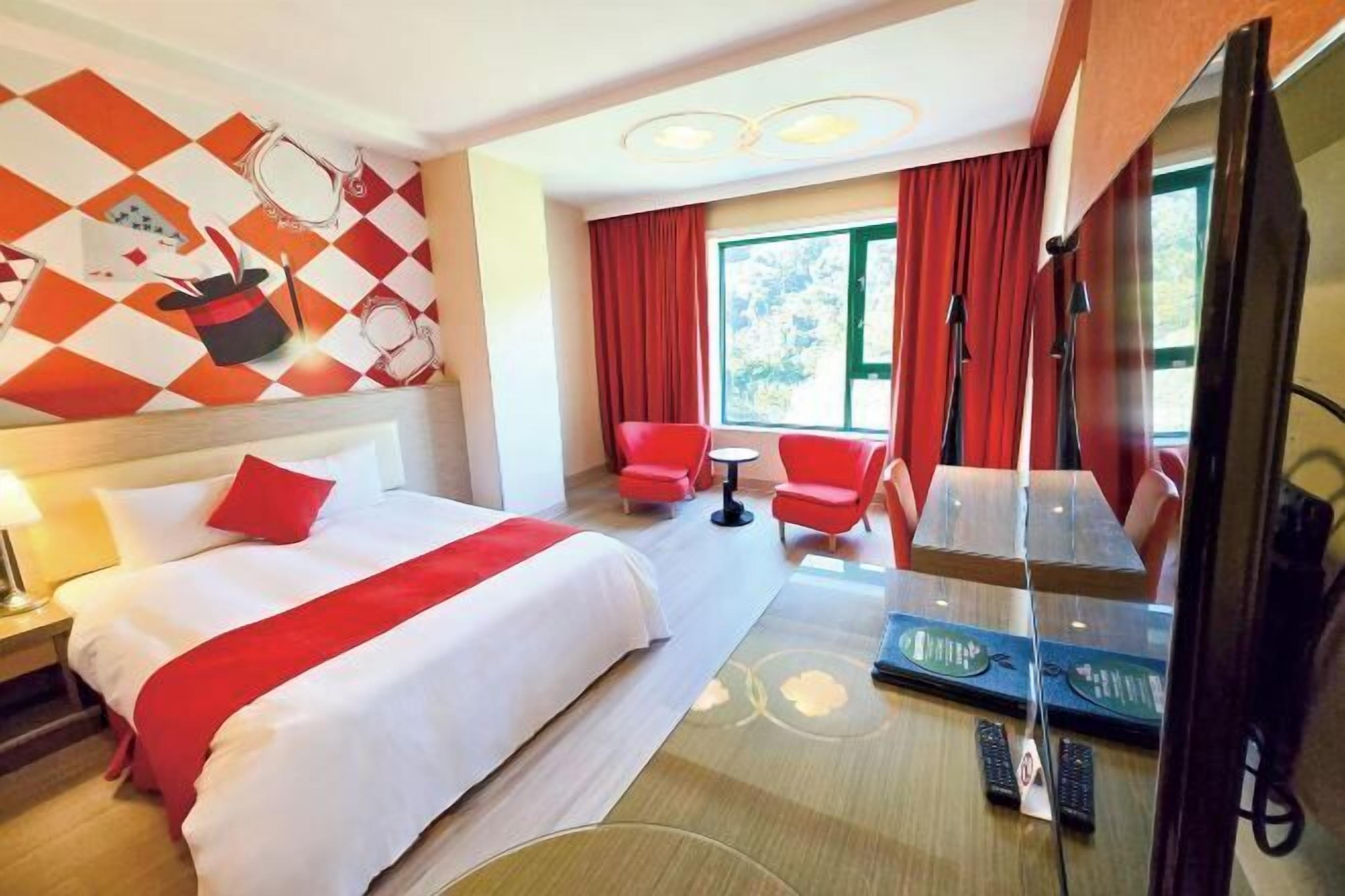 Desk, blackout curtains, soundproofing, free WiFi