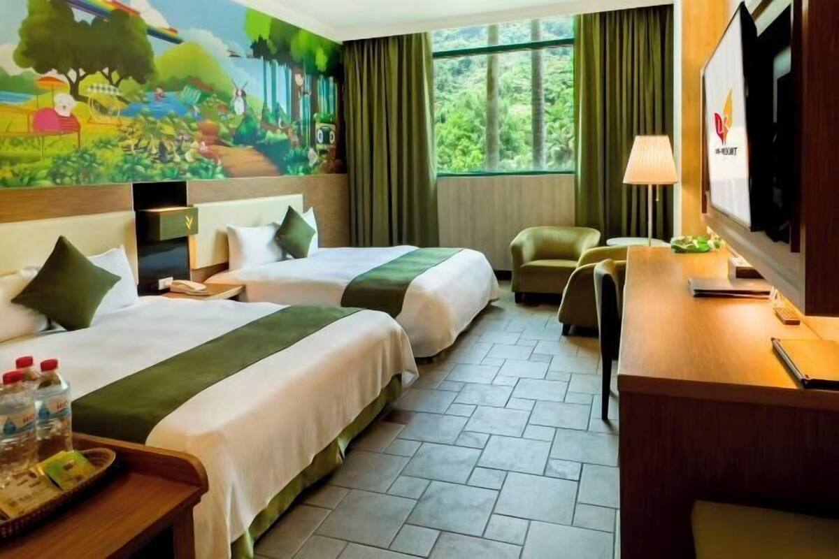 Desk, blackout drapes, soundproofing, free WiFi