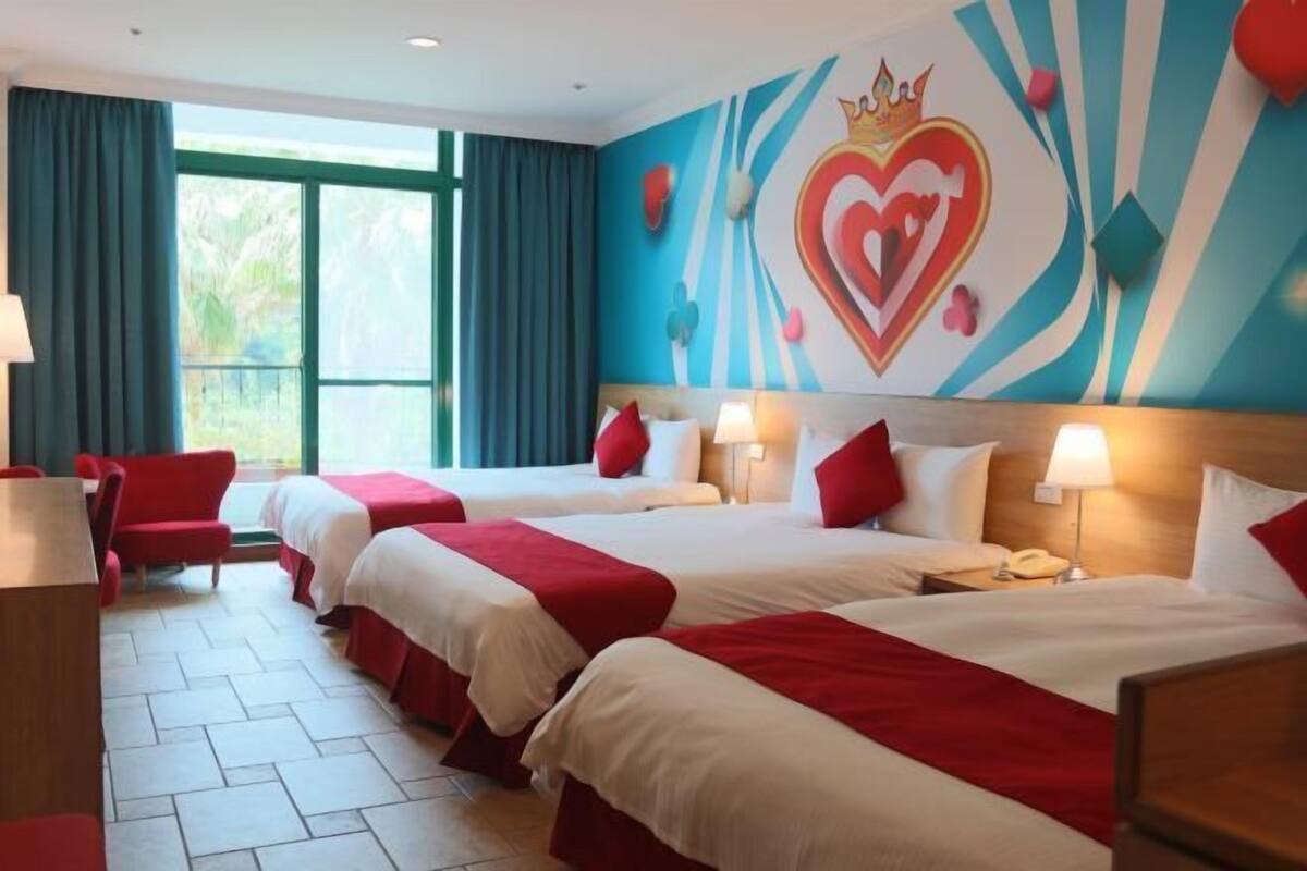 Desk, blackout drapes, soundproofing, free WiFi