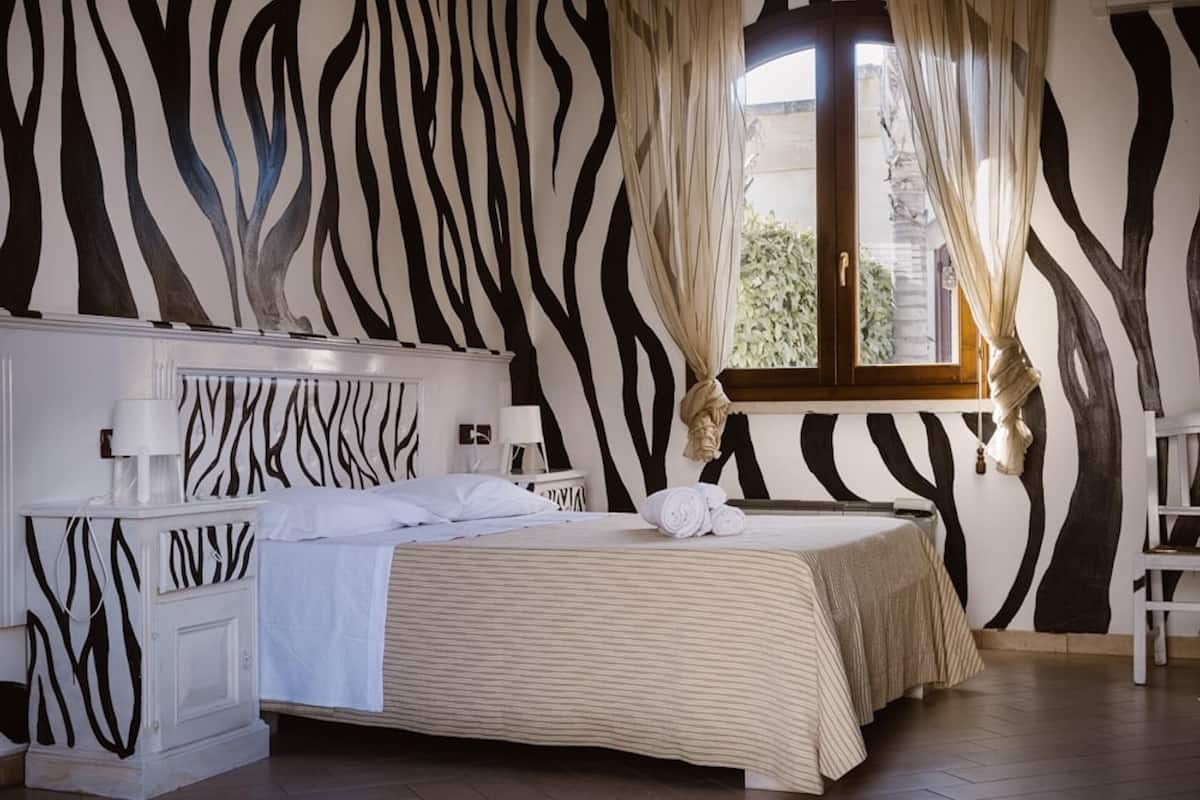 Signature Double Room, 1 Queen Bed, Patio (Mono 2 Adults)