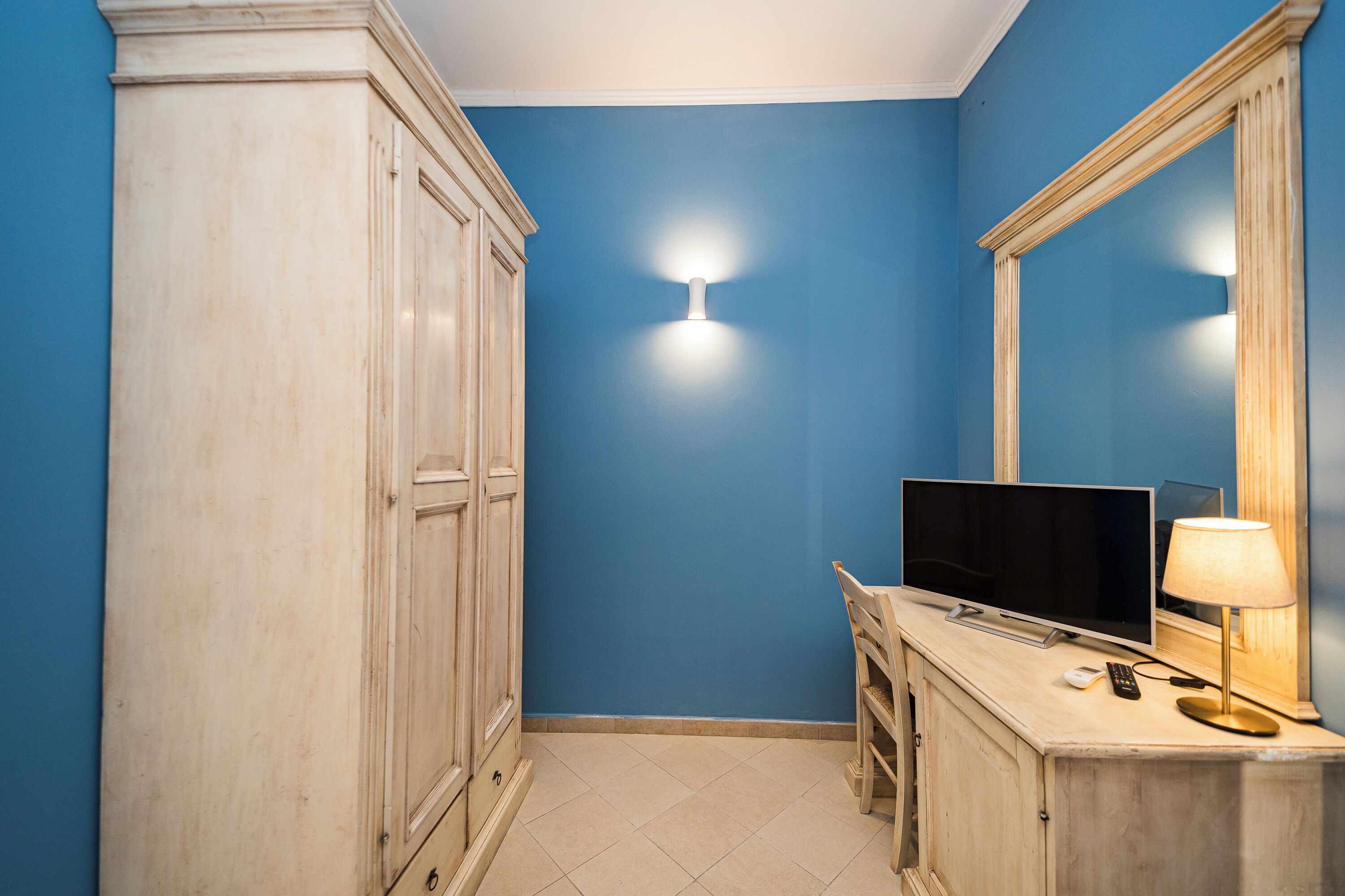 studio | hypo-allergenic bedding, down duvets, minibar, desk