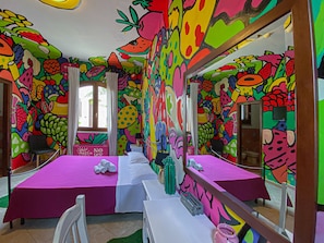 Signature tweepersoonskamer, 1 queensize bed, terras (Mono 2 Adults) | Hypoallergeen beddengoed, donsdekens, een minibar, een bureau