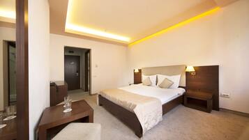 Minibar, rollaway beds, free WiFi