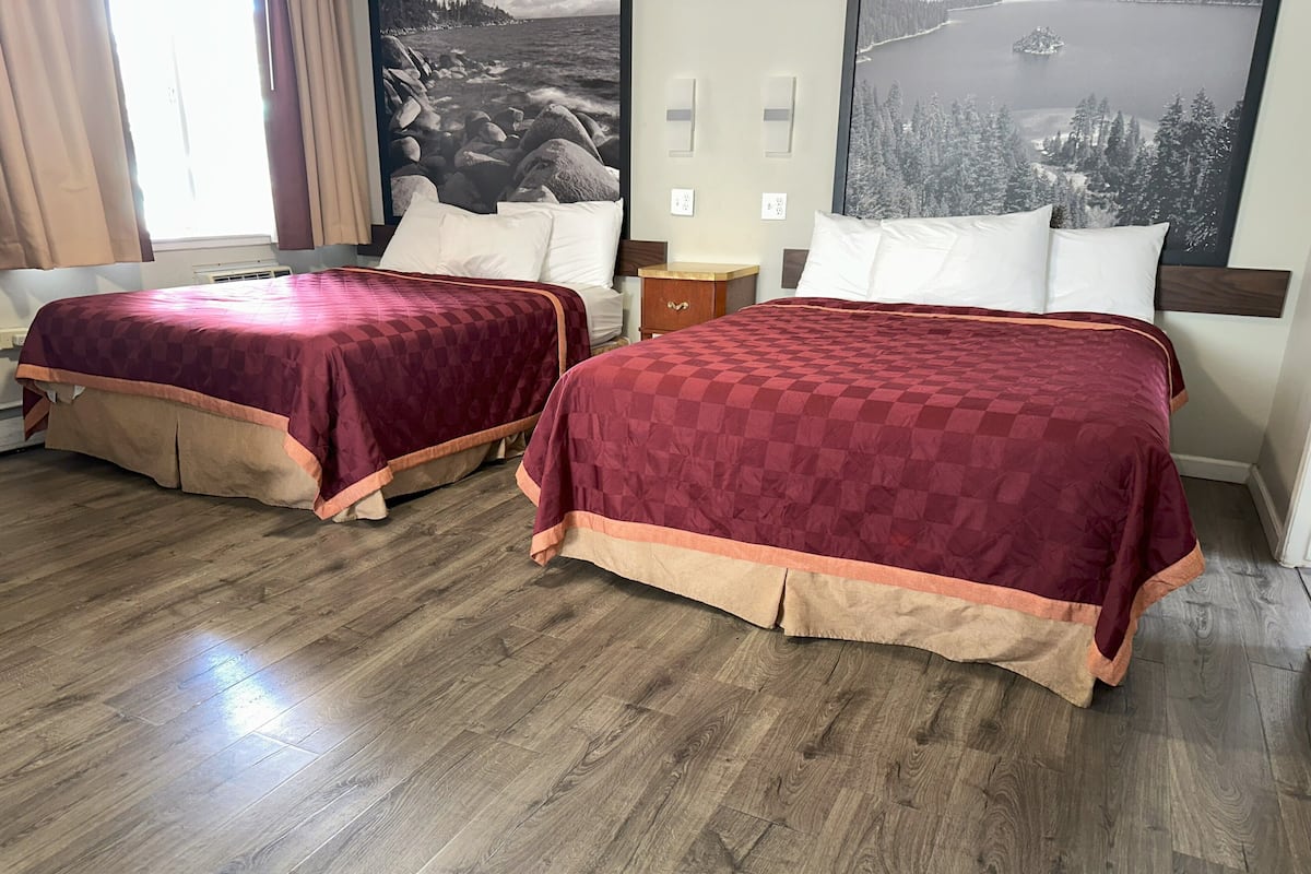 Deluxe Queen Room, 2 Queen Beds, Non Smoking | Rideaux occultants, fer et planche Ă repasser, Wi-Fi gratuit