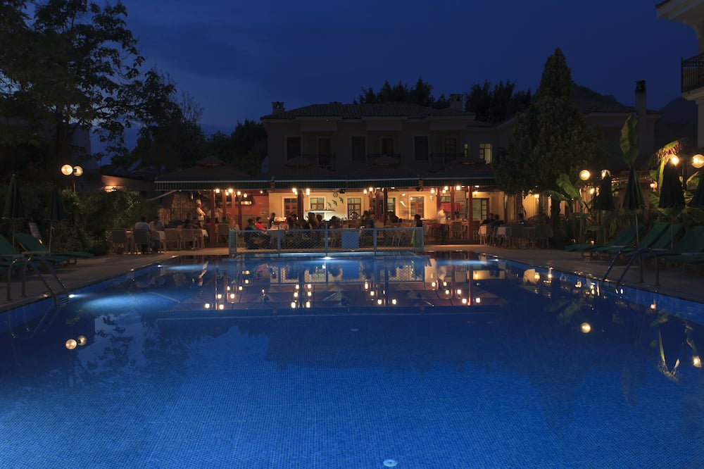 Perdikia Beach Hotel