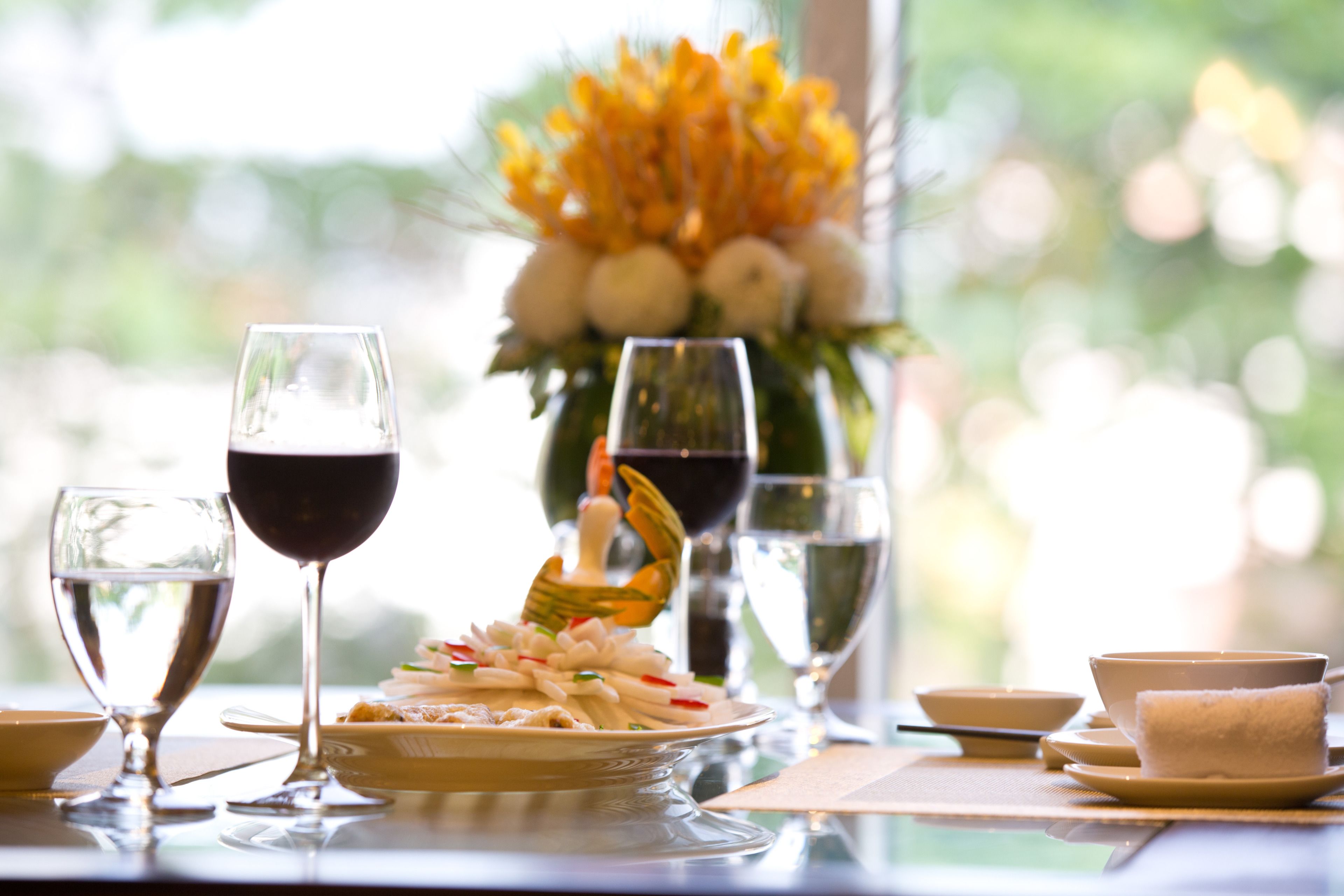 Breakfast, lunch, dinner served; international cuisine 