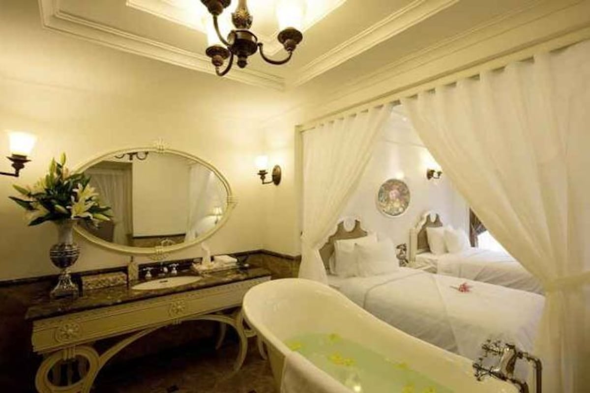 Badezimmer | Badewanne und Dusche (separat), Komfortbadewanne, Regendusche