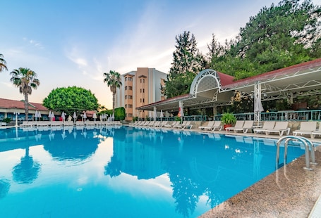Indoor pool, 2 outdoor pools, pool umbrellas, pool loungers. Armas Kaplan Paradise - All Inclusive