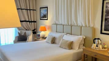 Superior-Doppelzimmer, Balkon | Strand-/Meerblick