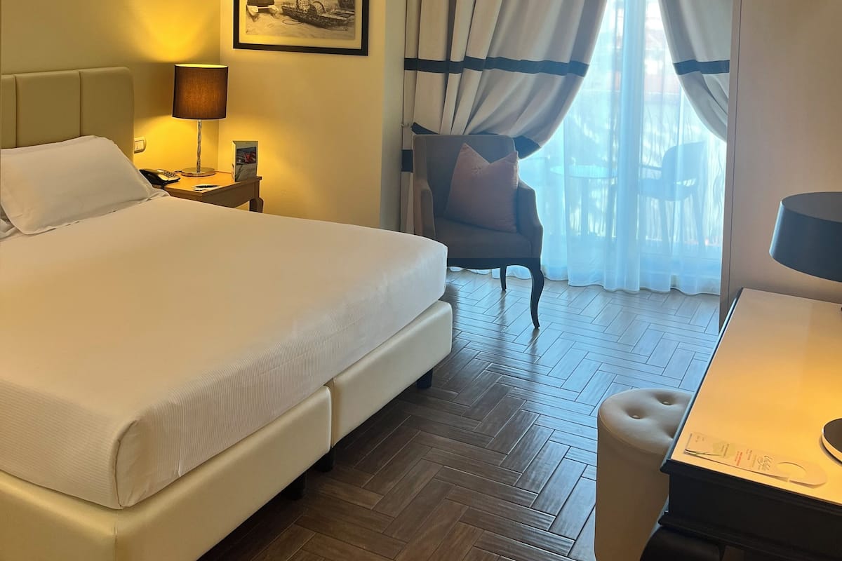 Premium bedding, down duvets, minibar, in-room safe