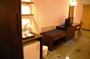 Desk, free WiFi, bed sheets