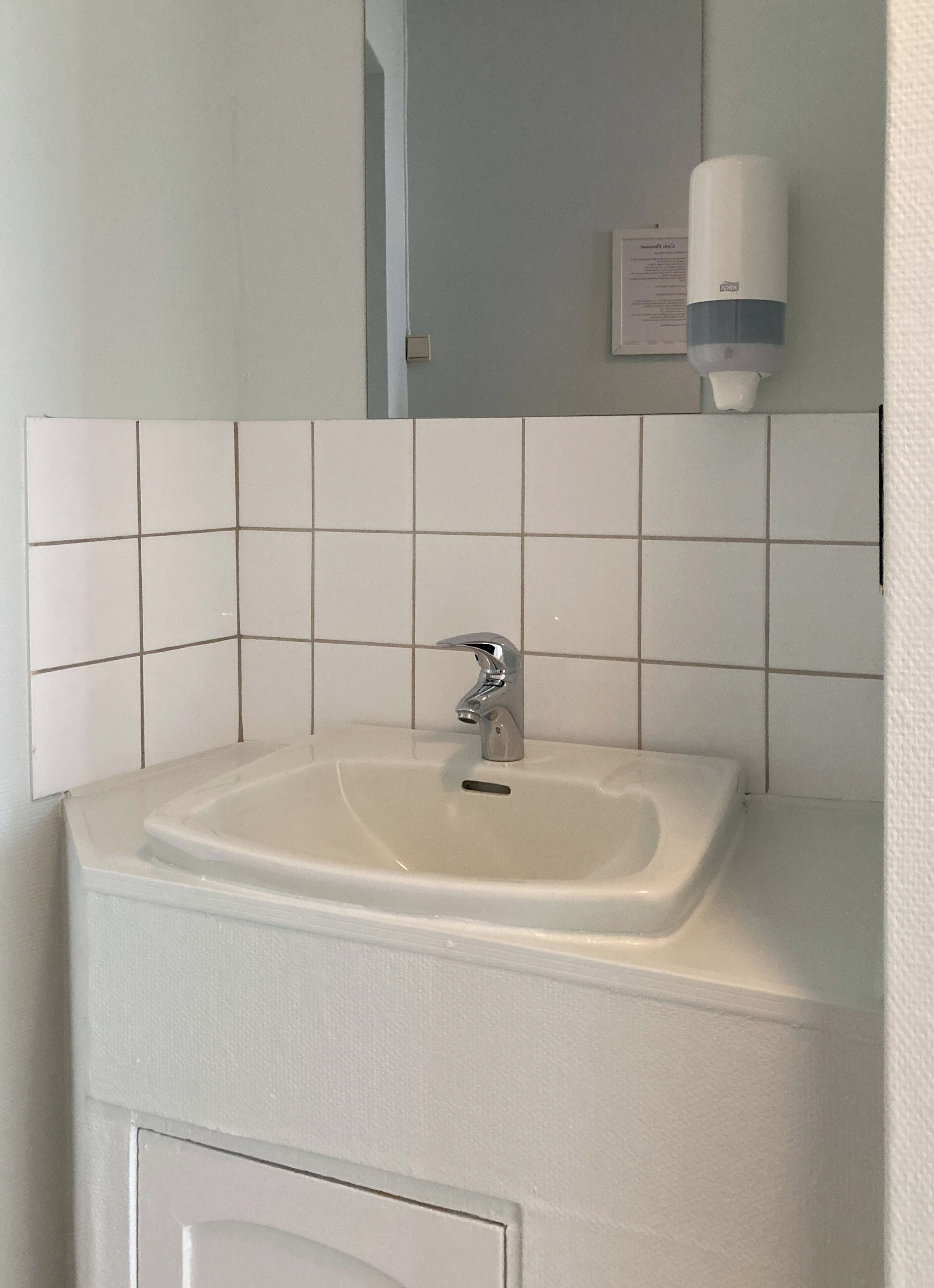 economy single room | 1 bedroom, free wifi, bed sheets, wheelchair access