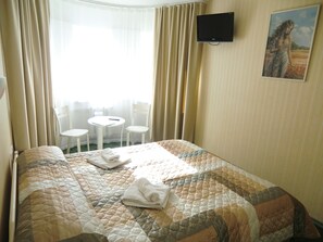 Cortinas blackout, tabla de planchar con plancha y wifi gratis 