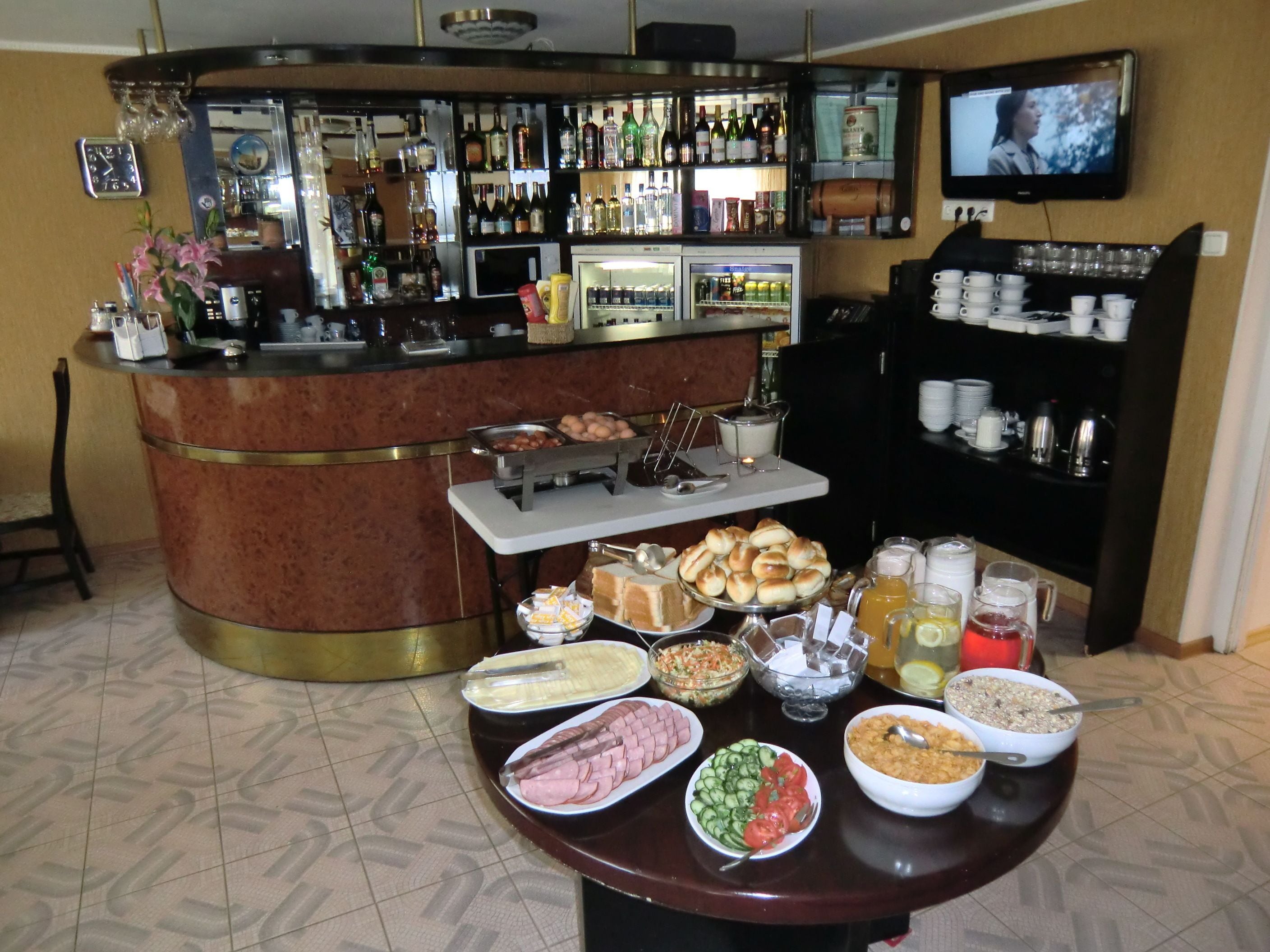 Daily buffet breakfast (EUR 9 per person)